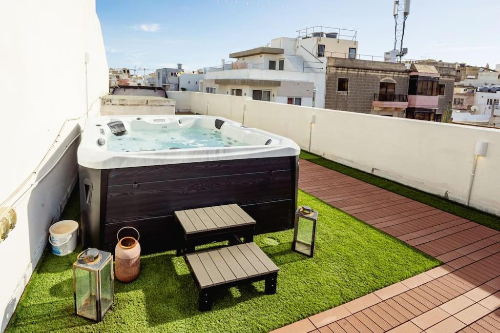 Luxury Designer Penthouse With Private Jacuzzi Apartment Sliema Luaran gambar