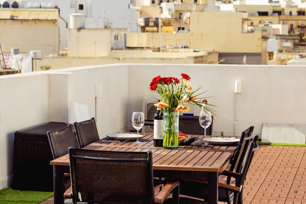 Luxury Designer Penthouse With Private Jacuzzi Apartment Sliema Luaran gambar